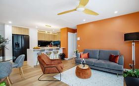 Top Floor In Burleigh Pool Parking Walk To Beach
